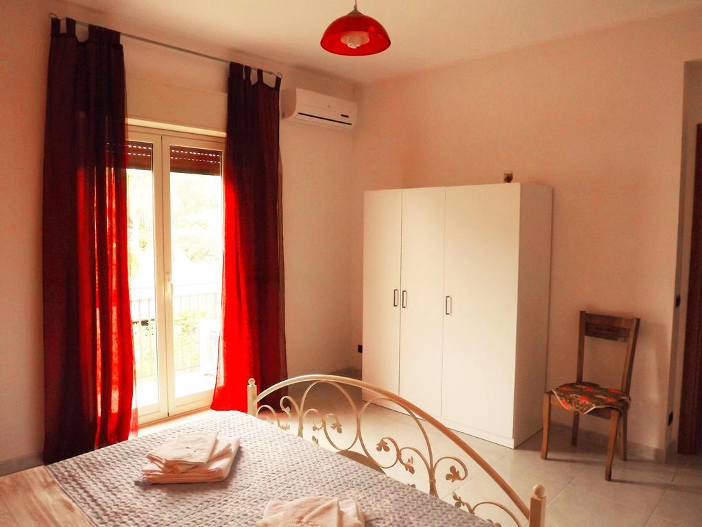 Casa Vacanze Terme แตร์เม วิญาตอเร ภายนอก รูปภาพ